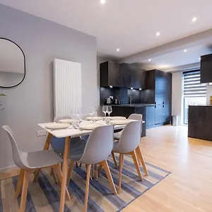 Luxurious Hackney Near Train Station Vakantiehuis Londen